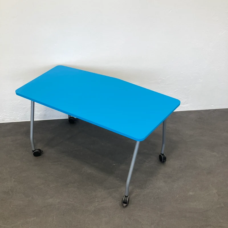 Steelcase Education Roll-Schreibtisch Hellblau-Silbergrau
