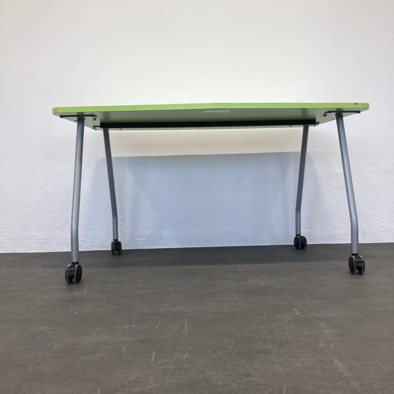 Steelcase Education Roll-Schreibtisch Grün-Silbergrau