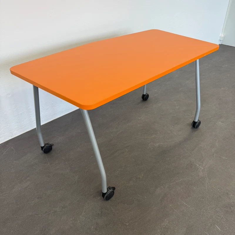 Steelcase Education Roll-Schreibtisch Orange-Silbergrau
