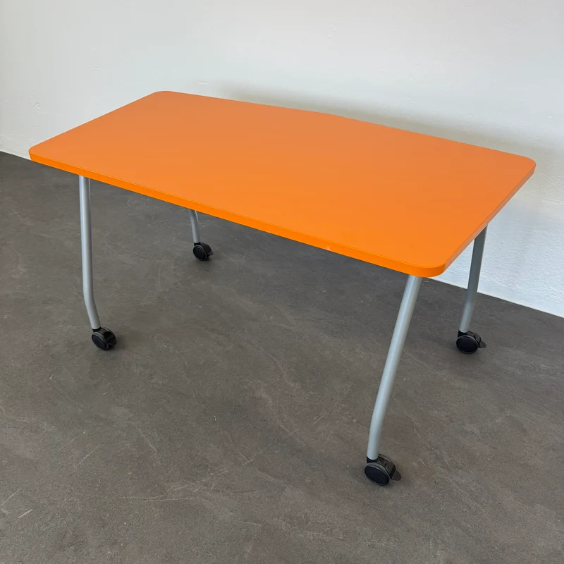 Steelcase Education Roll-Schreibtisch Orange-Silbergrau