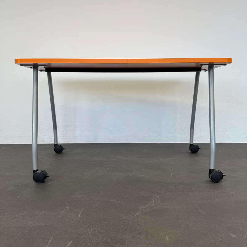 Steelcase Education Roll-Schreibtisch Orange-Silbergrau