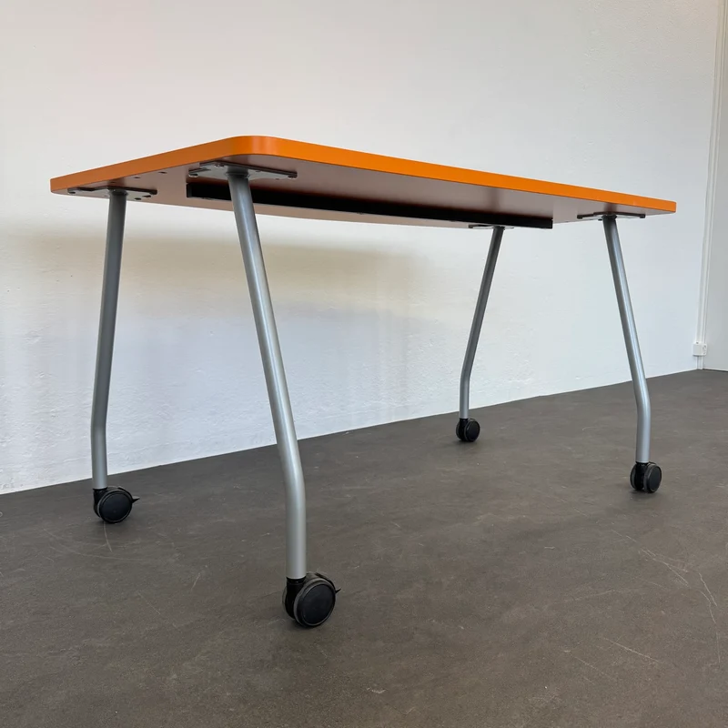 Steelcase Education Roll-Schreibtisch Orange-Silbergrau
