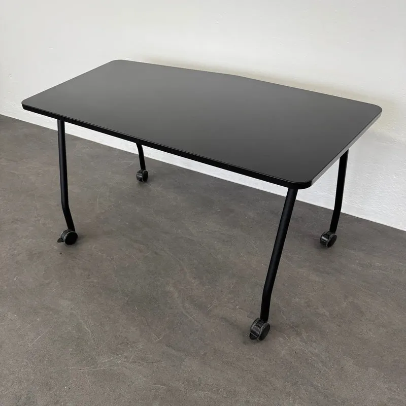 Steelcase Education Roll-Schreibtisch Schwarz-Schwarz