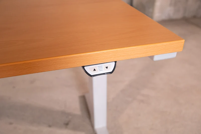Assmann - elektrisch höhenverstellbarer Schreibtisch