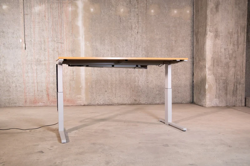 Assmann - elektrisch höhenverstellbarer Schreibtisch
