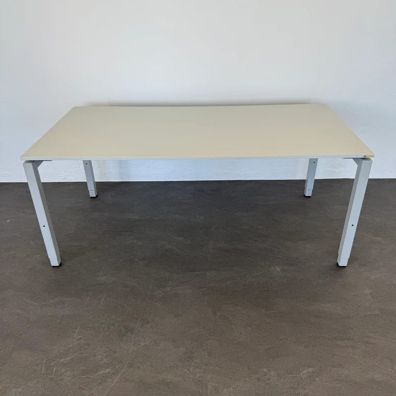 Ergodata Line Desk Schreibtisch 1800x900 mm Lichtgrau