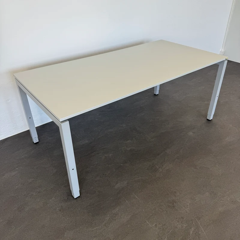 Ergodata Line Desk Schreibtisch 1800x900 mm Lichtgrau