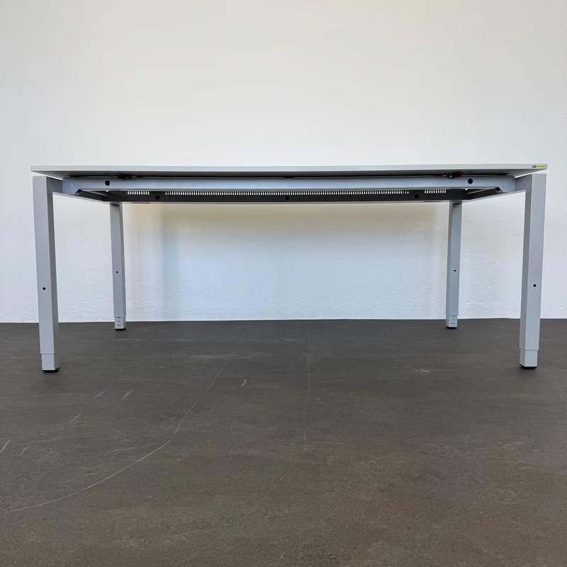 Ergodata Line Desk Schreibtisch 1800x900 mm Lichtgrau