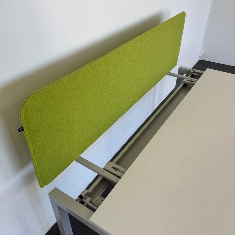 Ergodata Line Desk Schreibtisch mit Buzzi Desk Trennwand