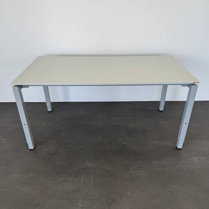 Ergodata Line Desk Schreibtisch 1600x800 mm Lichtgrau