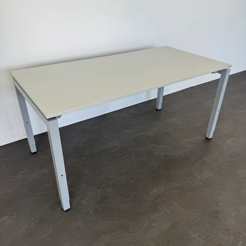 Ergodata Line Desk Schreibtisch 1600x800 mm Lichtgrau