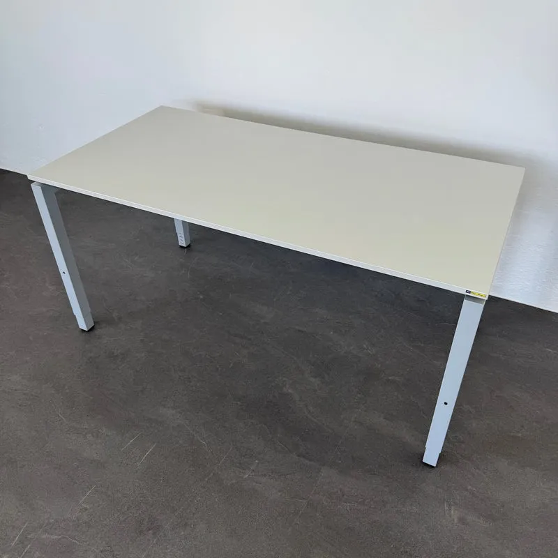 Ergodata Line Desk Schreibtisch 1600x800 mm Lichtgrau