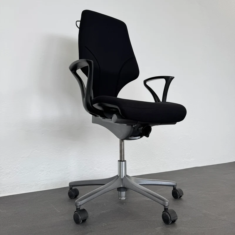 Giroflex G64 Bürodrehstuhl mit Armlehnen - Schwarz gemustert - fast neues Polster