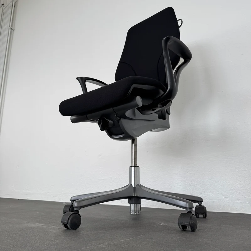 Giroflex G64 Bürodrehstuhl mit Armlehnen - Schwarz gemustert - fast neues Polster