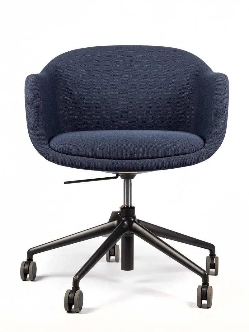 Muuto - Fiber Conference Armchair