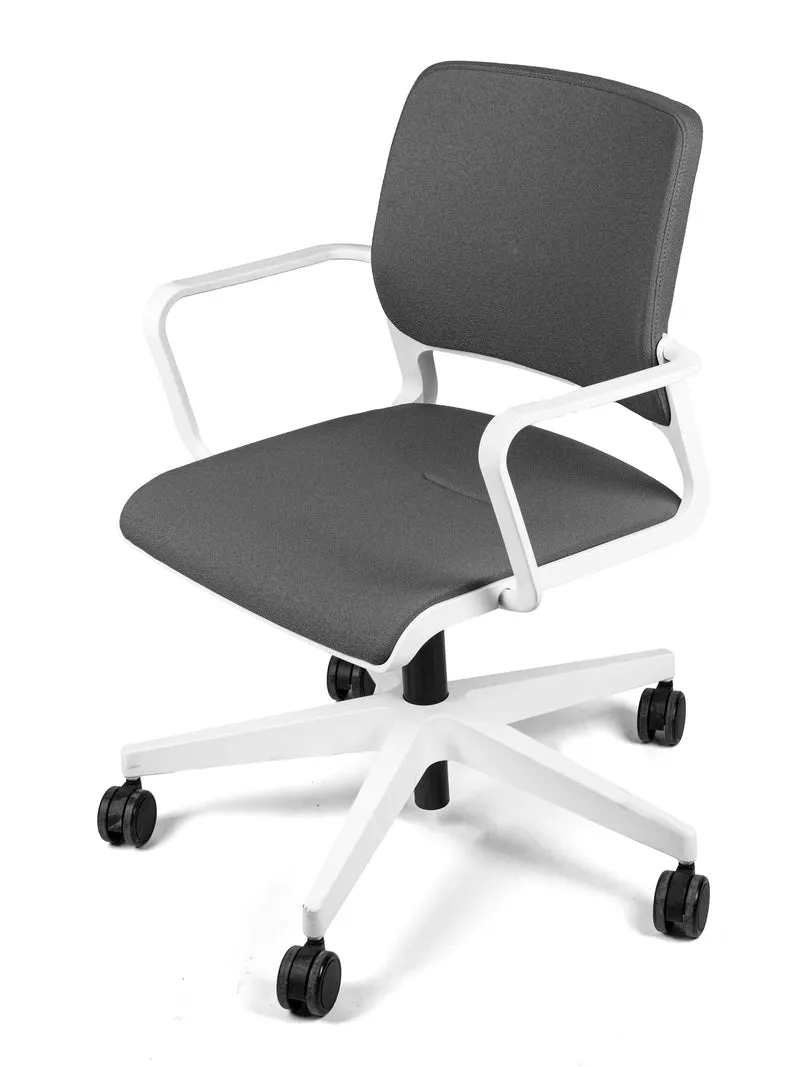 NowyStyl - Xilium Conference Swivel Chairs