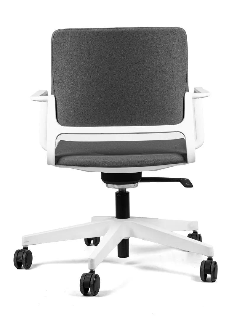 NowyStyl - Xilium Conference Swivel Chairs