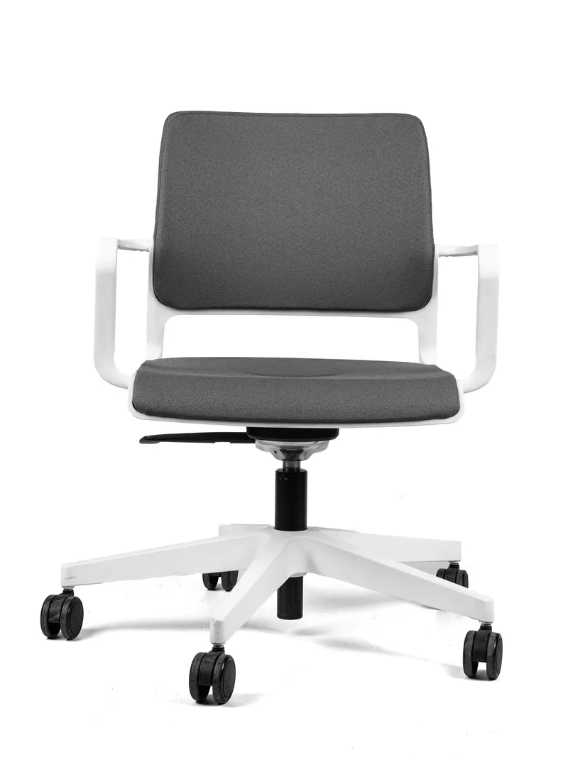 NowyStyl - Xilium Conference Swivel Chairs