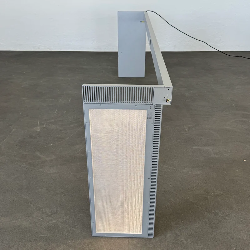Regent Lightpad LED Stehleuchte für Einzeltisch links