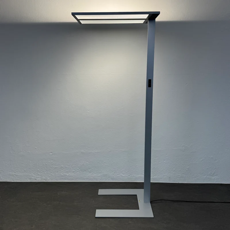 Regent Lightpad LED Stehleuchte für Zweiertisch seitlich
