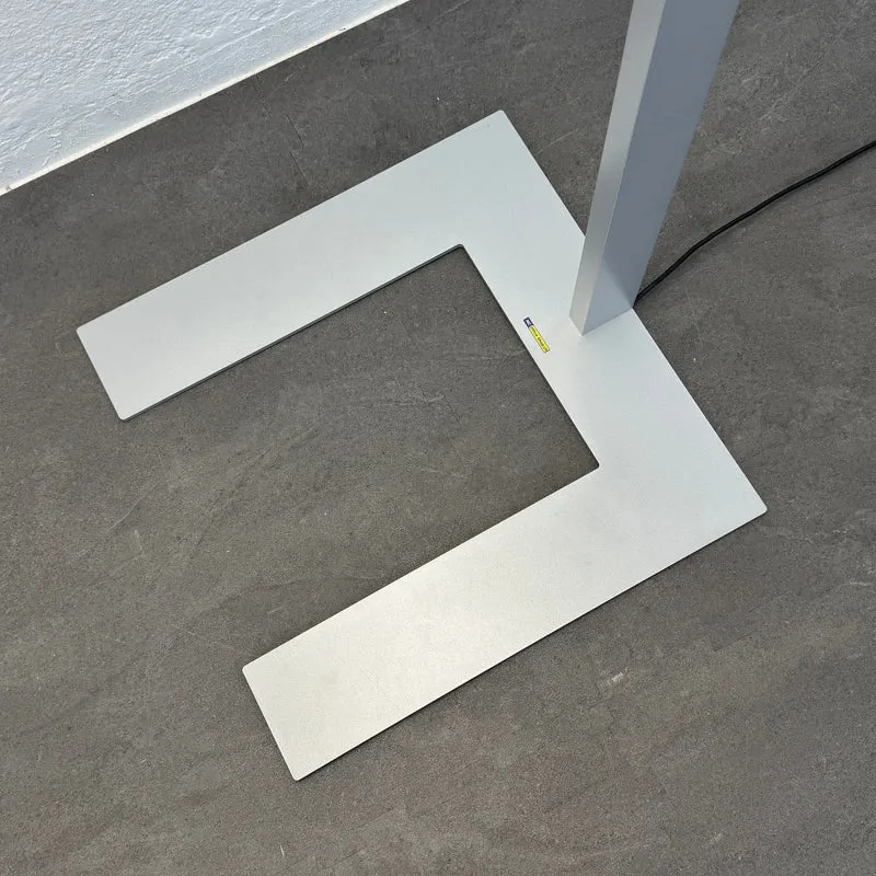 Regent Lightpad LED Stehleuchte für Zweiertisch seitlich