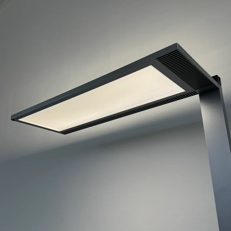Regent Lightpad LED Stehleuchte für Einzeltisch rechts