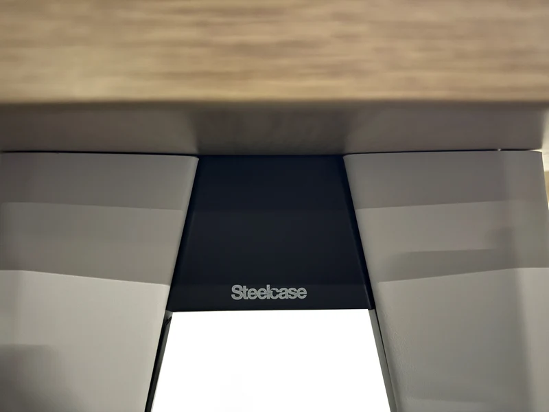 Steelcase - "b-free" Konferenz High Desk