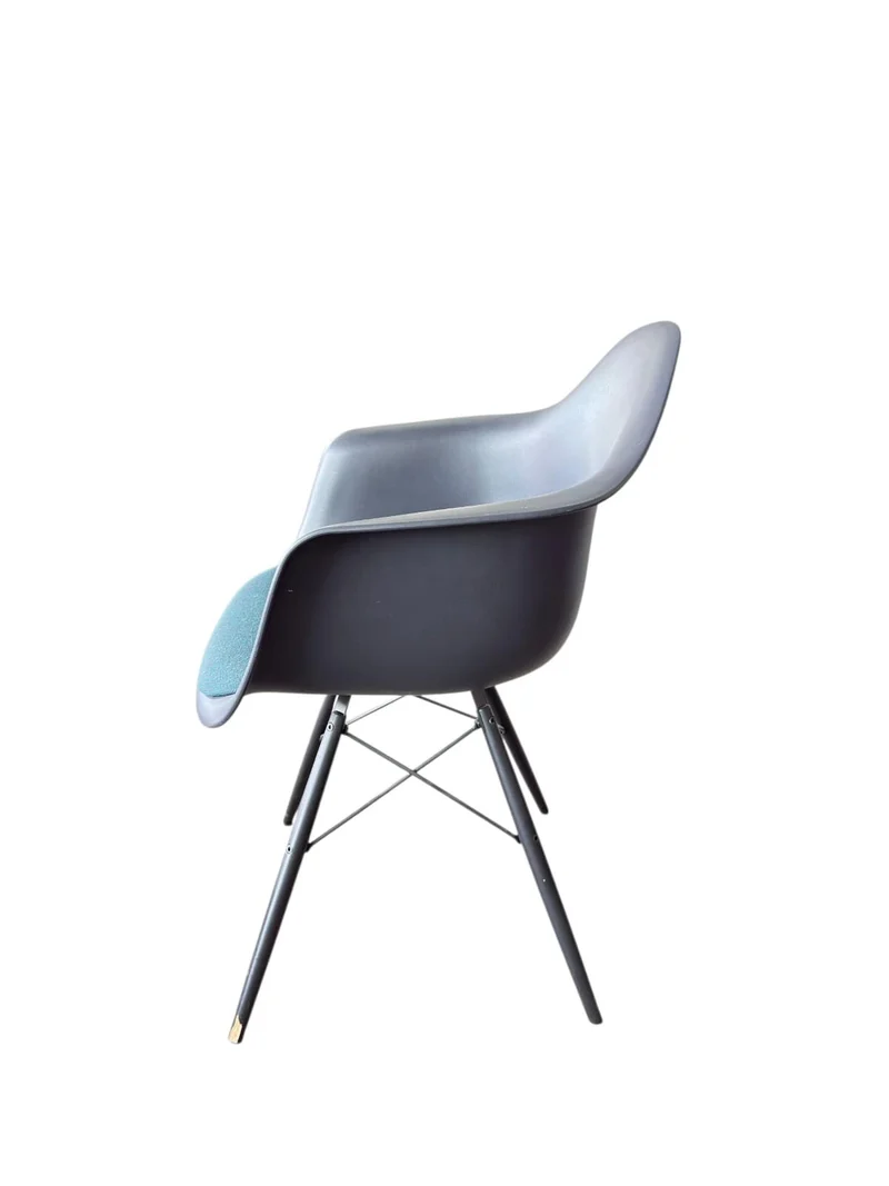 Vitra - Eames Plastic Armchair
