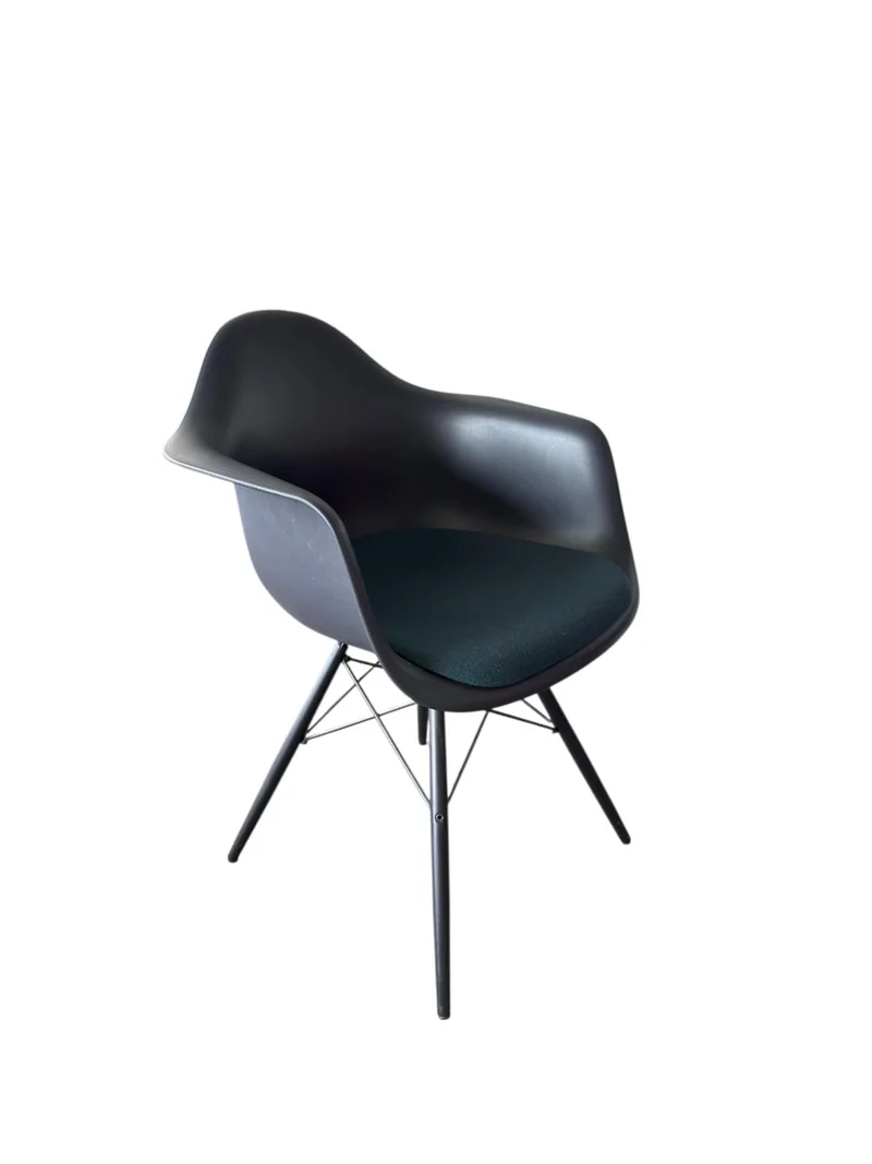 Vitra - Eames Plastic Armchair