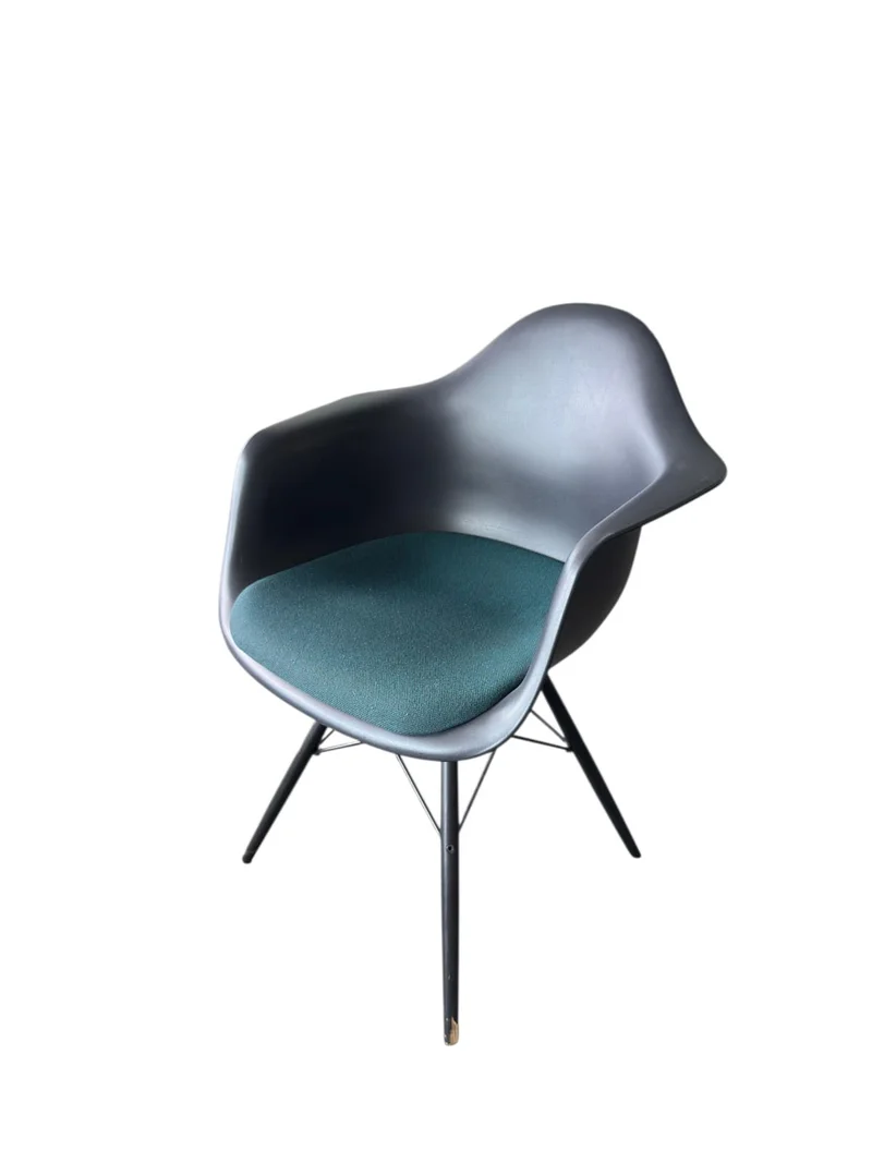 Vitra - Eames Plastic Armchair