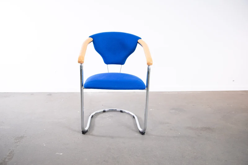 Kelly Armq Freischwinger