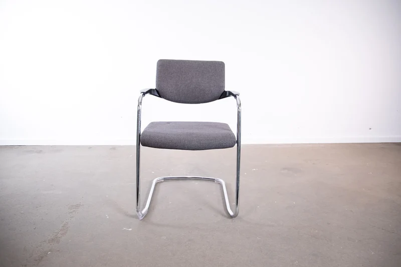 Interstuhl - 570N Freischwinger (stapelbar)