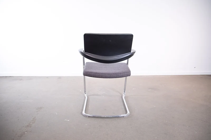 Interstuhl - 570N Freischwinger (stapelbar)