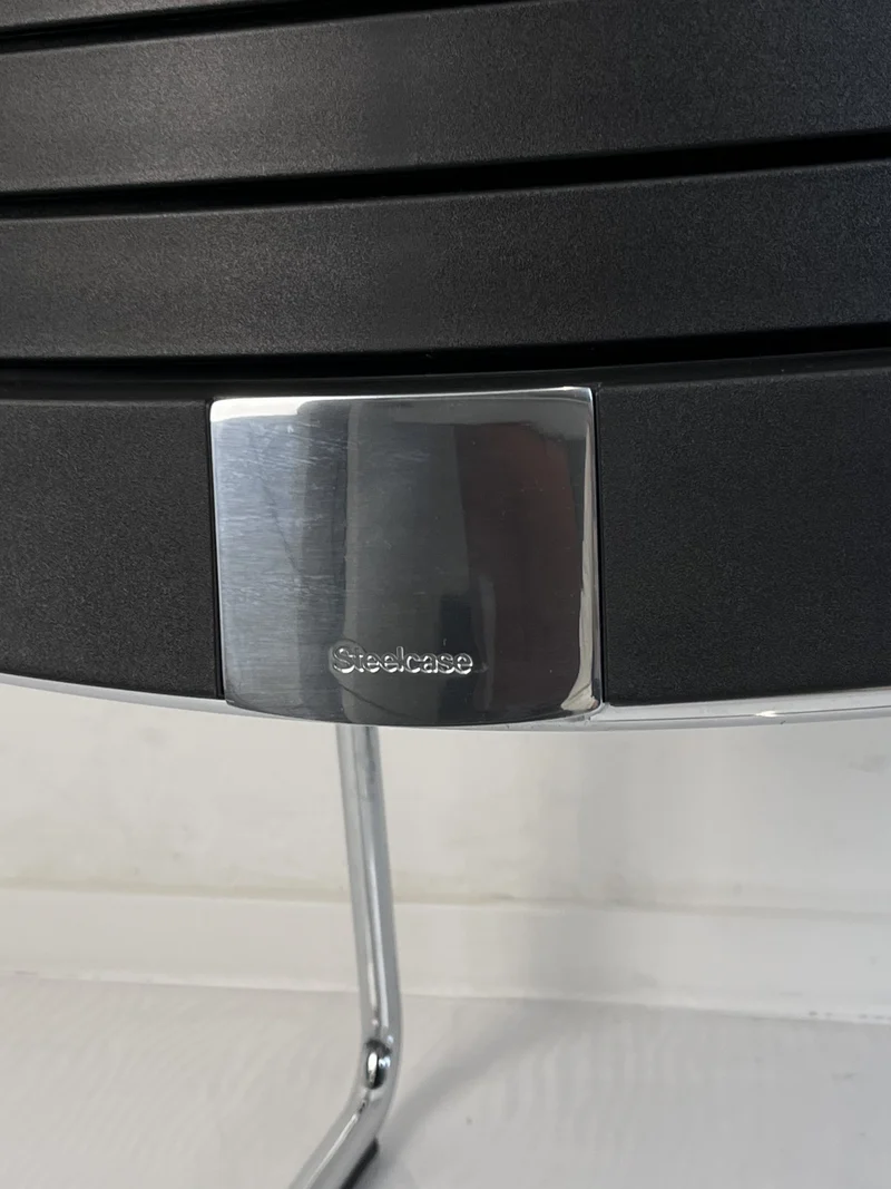 Steelcase - Number One Freischwinger