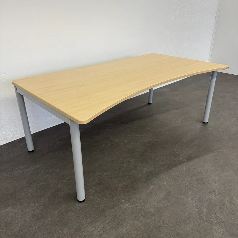 Steelcase Frisco Schreibtisch Cosinus mit Kabelführung