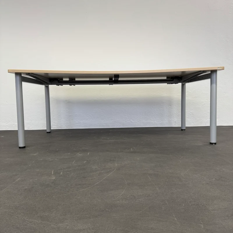 Steelcase Frisco Schreibtisch Cosinus mit Kabelführung