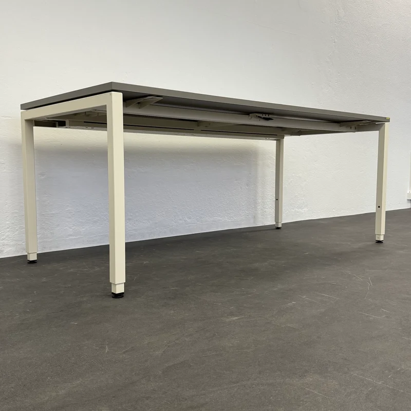 Lista Office Motion Schreibtisch Cubanitgrau/Perlweiss - 1800x800 mm
