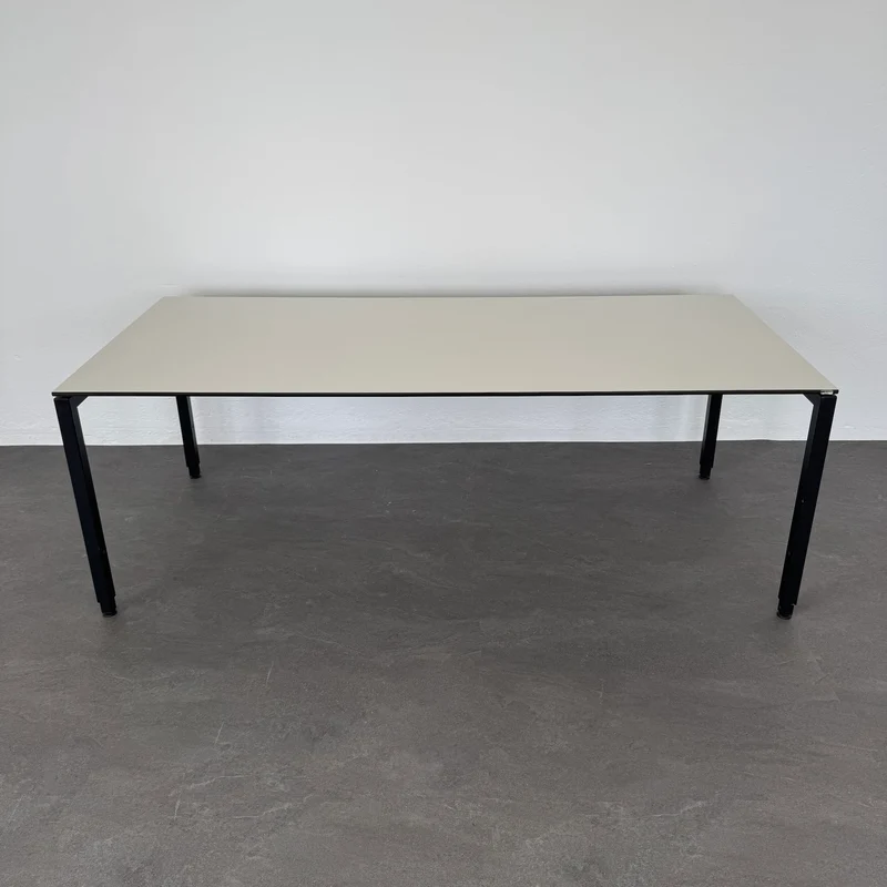 Lista Office LO Motion Schreibtisch HPL Kieselgrau/Schwarz - 2000x900 mm