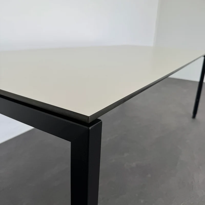 Lista Office LO Motion Schreibtisch HPL Kieselgrau/Schwarz - 2000x900 mm