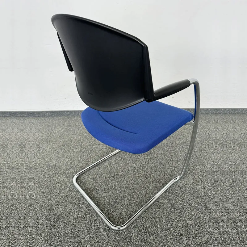 Giroflex G16 Freischwinger Bezug Stoff Blau - stapelbar