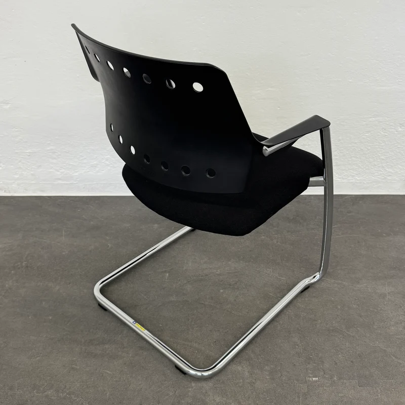 Girsberger 3300 Freischwinger mit Sitzfläche Stoff Schwarz - Gestell Chrom