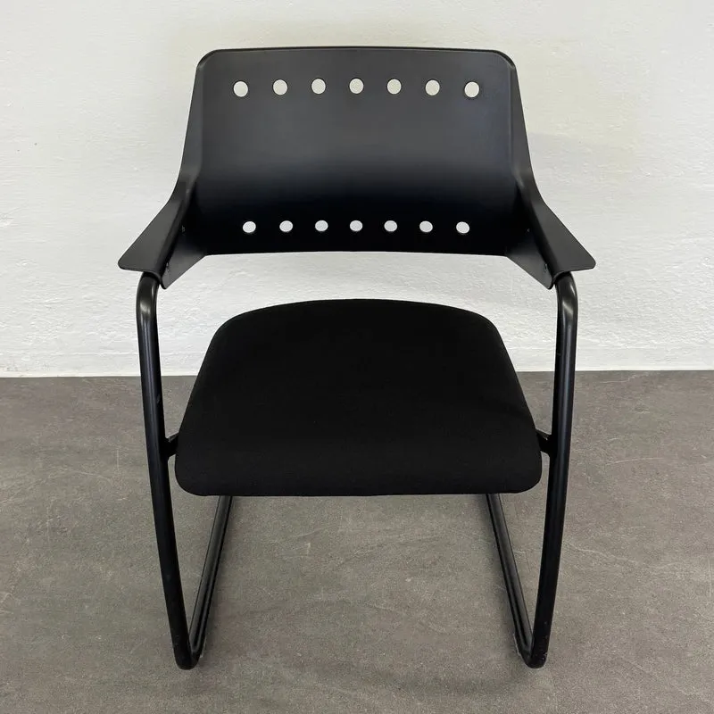 Girsberger 3300 Freischwinger mit Sitzfläche Stoff Schwarz - Gestell Schwarz