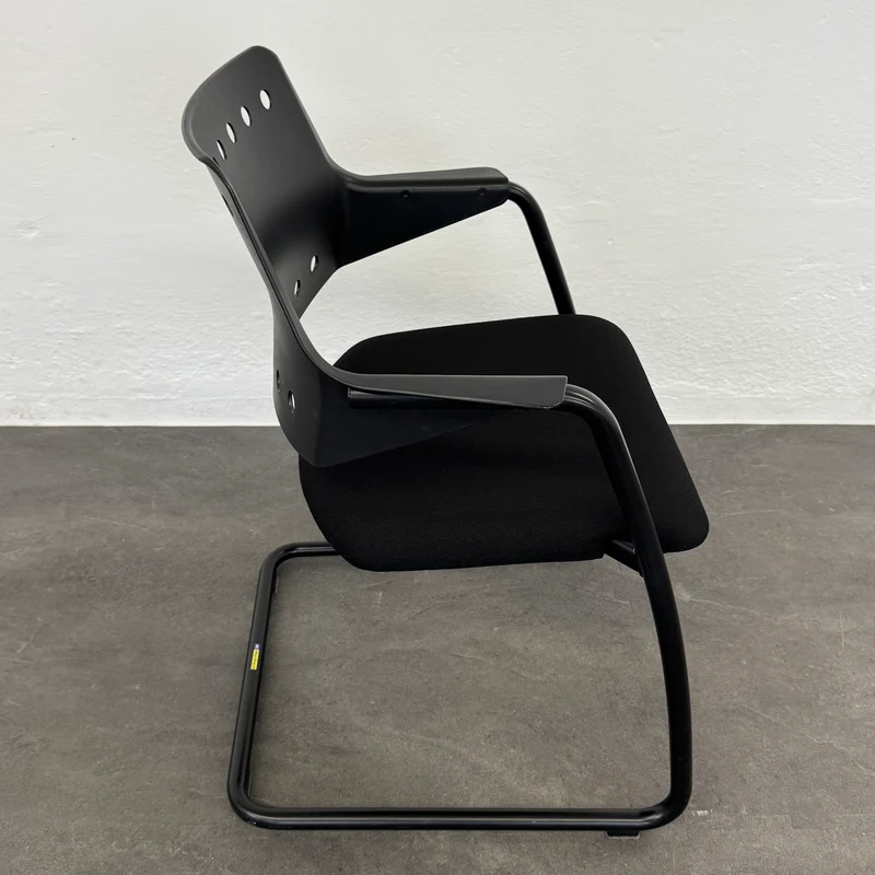 Girsberger 3300 Freischwinger mit Sitzfläche Stoff Schwarz - Gestell Schwarz