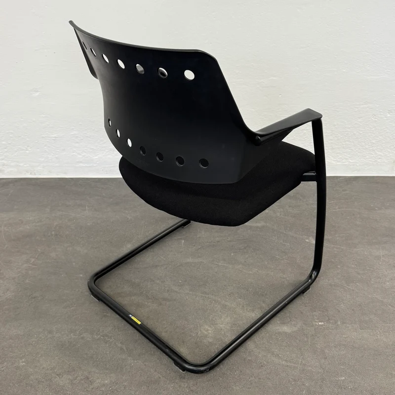 Girsberger 3300 Freischwinger mit Sitzfläche Stoff Schwarz - Gestell Schwarz
