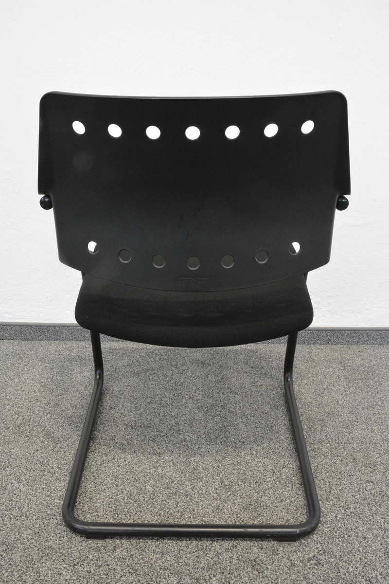 Girsberger 3300 Freischwinger mit Sitzfläche Stoff Schwarz - Gestell Schwarz