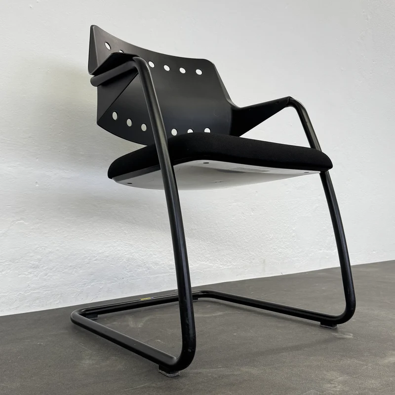 Girsberger 3300 Freischwinger mit Sitzfläche Stoff Schwarz - Gestell Schwarz