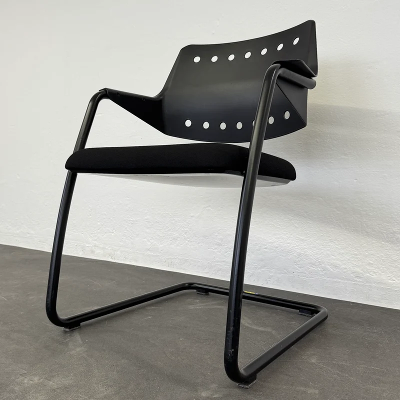 Girsberger 3300 Freischwinger mit Sitzfläche Stoff Schwarz - Gestell Schwarz