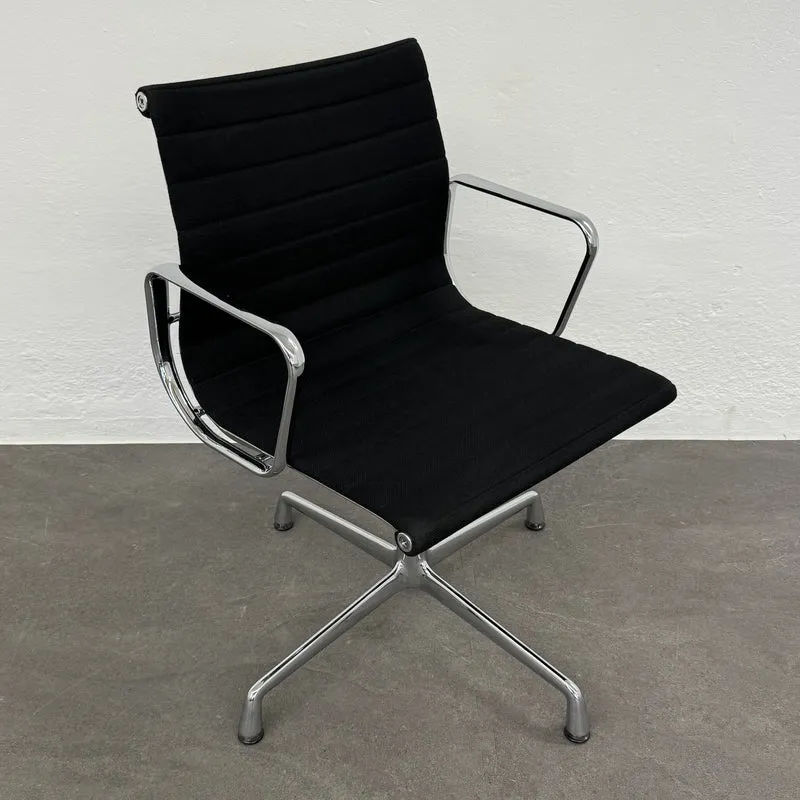 Vitra Eames Alu Chair EA104 Hopsak