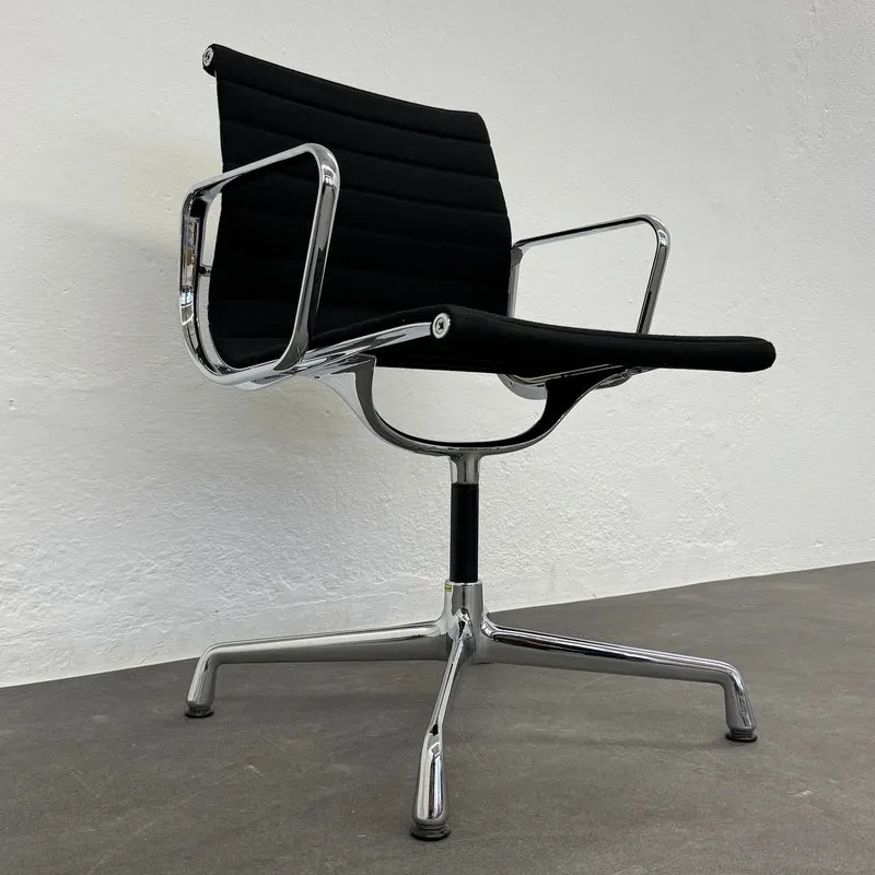 Vitra Eames Alu Chair EA104 Hopsak