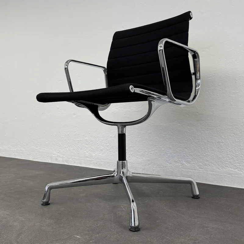 Vitra Eames Alu Chair EA104 Hopsak
